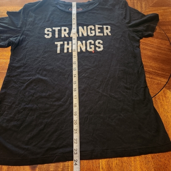 Stranger Things Shirt Women's Size Large - Picture 5 of 6